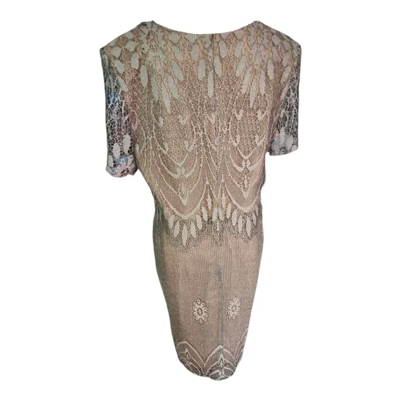 Elegant Lace Wedding Dress in Cream - Picture 7 of 10